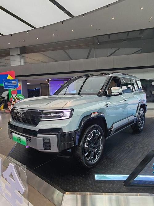 成都332比亚迪方程豹硬派越野的爆款，英菲尼迪35周年与你共成长